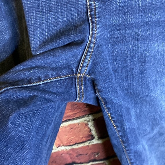 Women's Blue Jeans - Picture 14 of 15